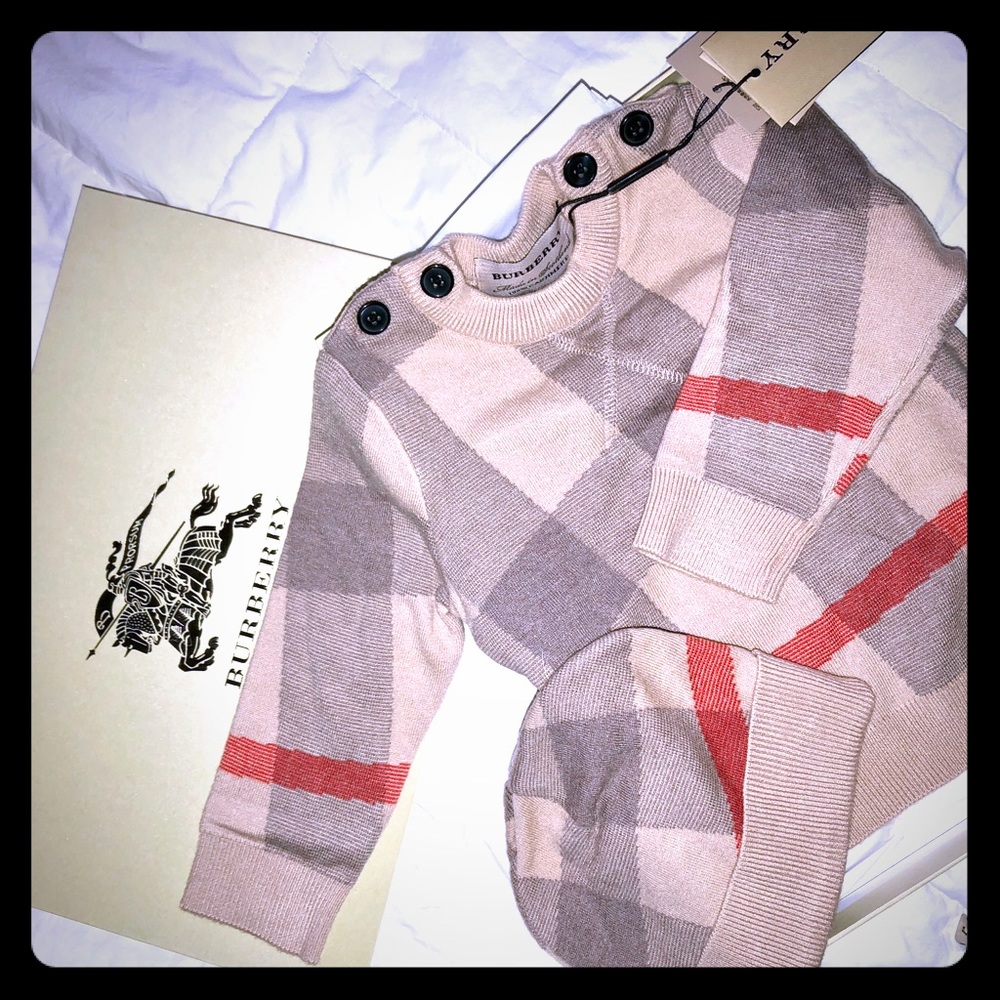 Burberry 💯 Cashmere Sweater / Hat Set
